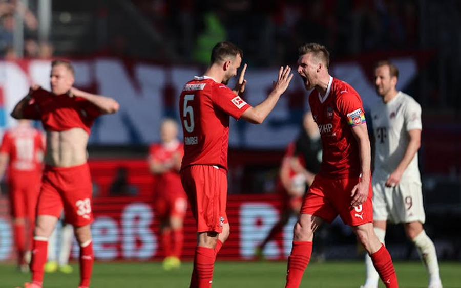 Heidenheim mengalahkan Bayern Munich 3-2 dalam pertandingan Bundesliga, di Stadion Voith-Arena, Sabtu malam WIB (6/4/2024). (Foto: Reuters)