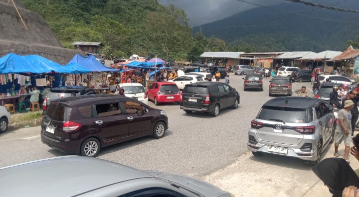 Dampak ekonomi di Jalan Malalak, Agam.
