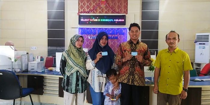 Dinas Dukcapil Agam menggelar Pelayanan Administrasi Kependudukan Khusus Hari Raya (PAKKAYO) di Kantor Disdukcapil Kabupaten Agam, Lubukbasung dan Kantor Pelayanan Bersama Belakang Balok Bukittinggi.