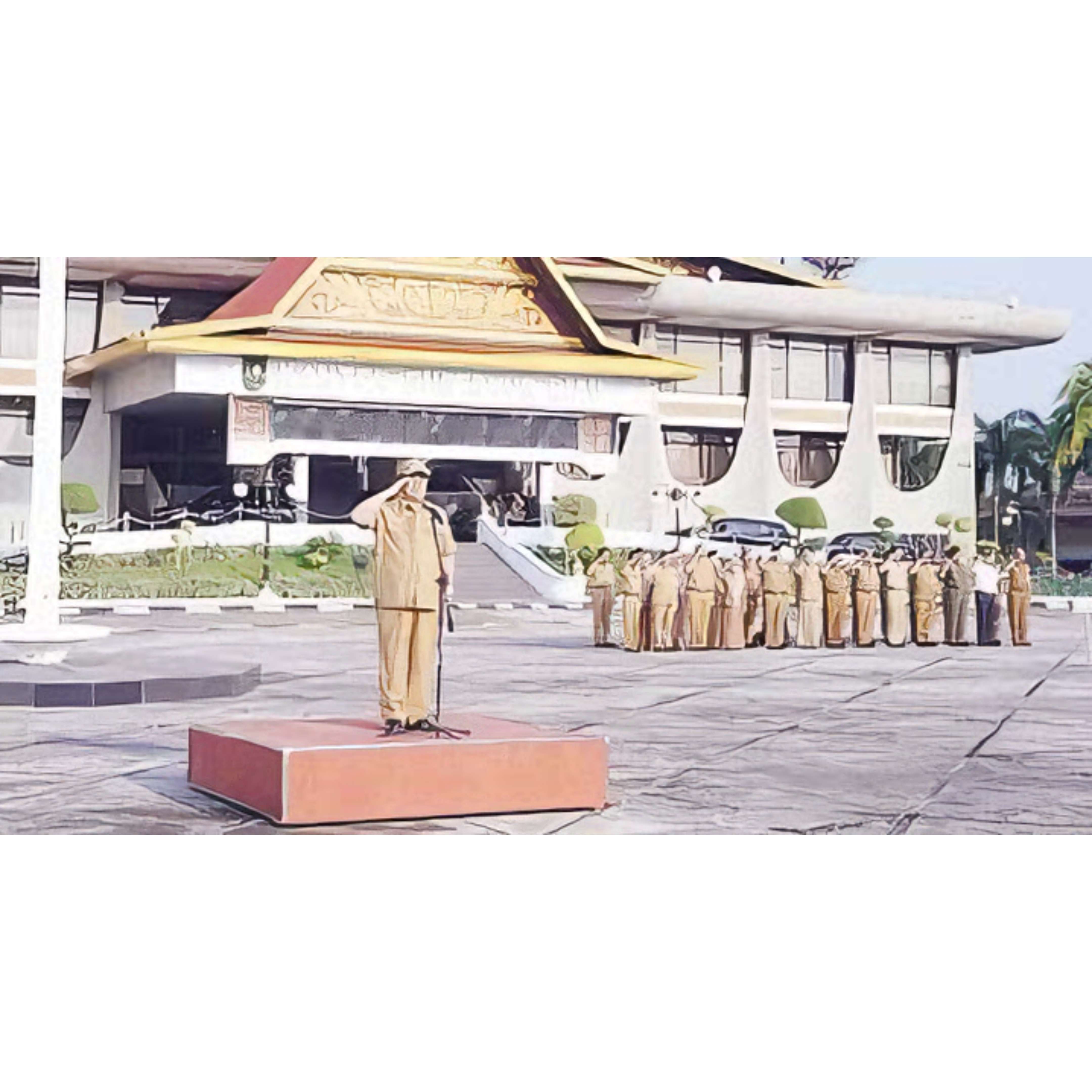 PENUH HARAPAN: PJ Gubernur Riau, SF Hariyanto saat memimpin apel dan halal bihalal di halaman kantor Gubri pada Selasa (16/4).(RPG)