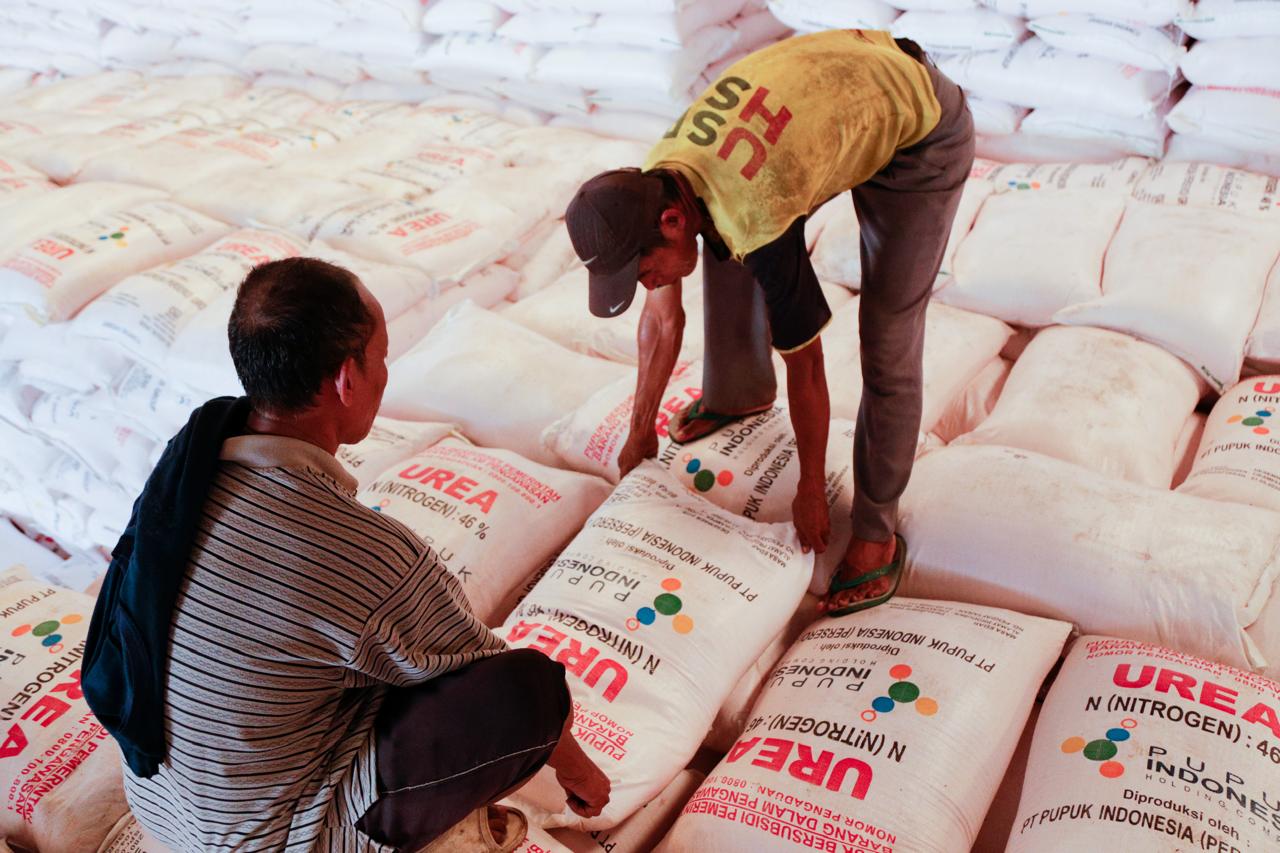 PT Pupuk Indonesia (Persero) menyampaikan bahwa pupuk bersubsidi hanya dapat ditebus pada kios pupuk lengkap (KPL) resmi di wilayah masing-masing petani. (Foto: Humas PI)