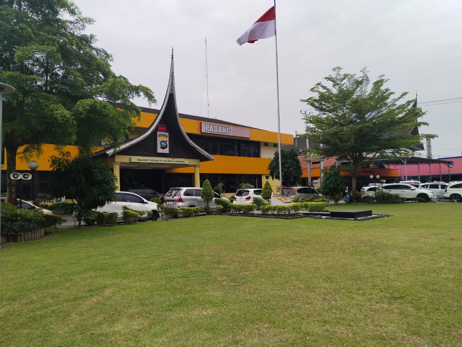 Mapolresta Padang. (JEFRIMON/PADEK)