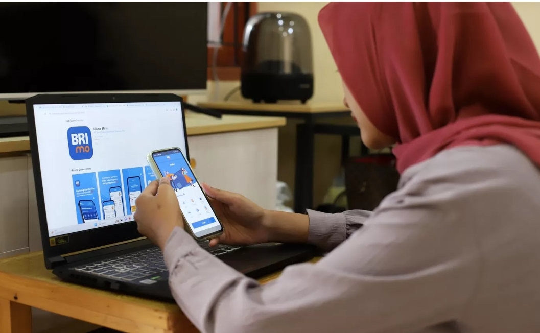 Ilustrasi bayar tagihan lewat BRImo. (Foto: Jawapos.com)