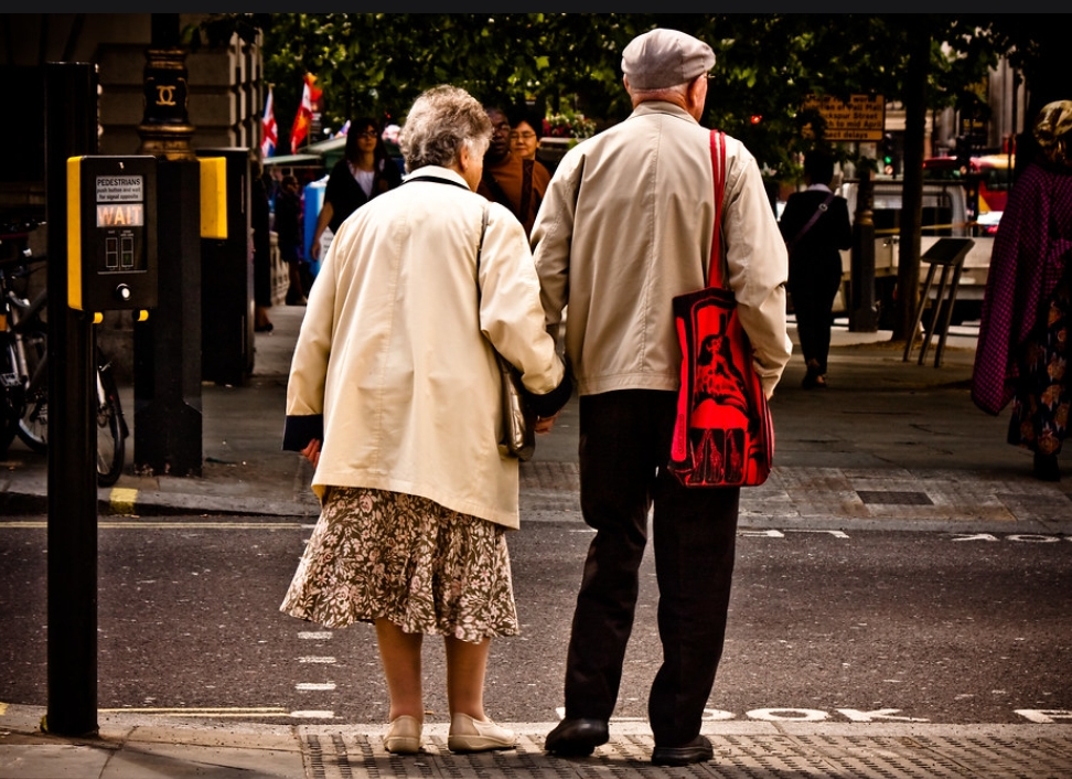 Penelitian terbaru mengungkap persepsi tentang usia yang tergolong tua telah berubah seiring berjalannya waktu. (Foto ilustrasi: Flickr)