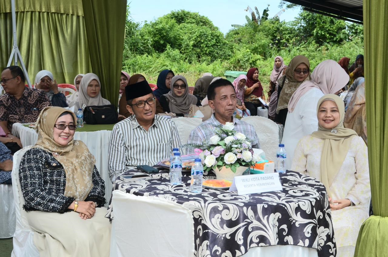 Wali Kota Padang Hendri Septa menghadiri halalbihalal RSUD Rasidin Padang. (PROKOPIM PADANG)