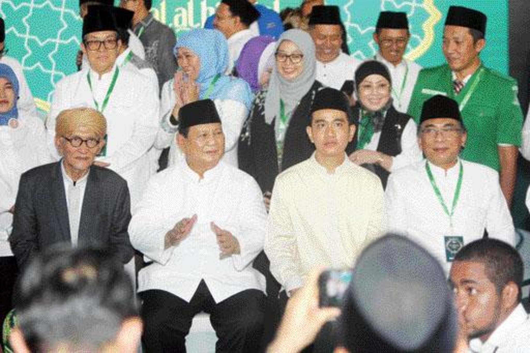 KAWAL AGENDA: Presiden dan Wakil Presiden Terpilih Prabowo Subianto-Gibran Rakabuming Raka bersama Pengurus Besar Nahdlatul Ulama (PBNU) di Gedung PBNU, Jakarta, kemarin.(M ALI/JPG)