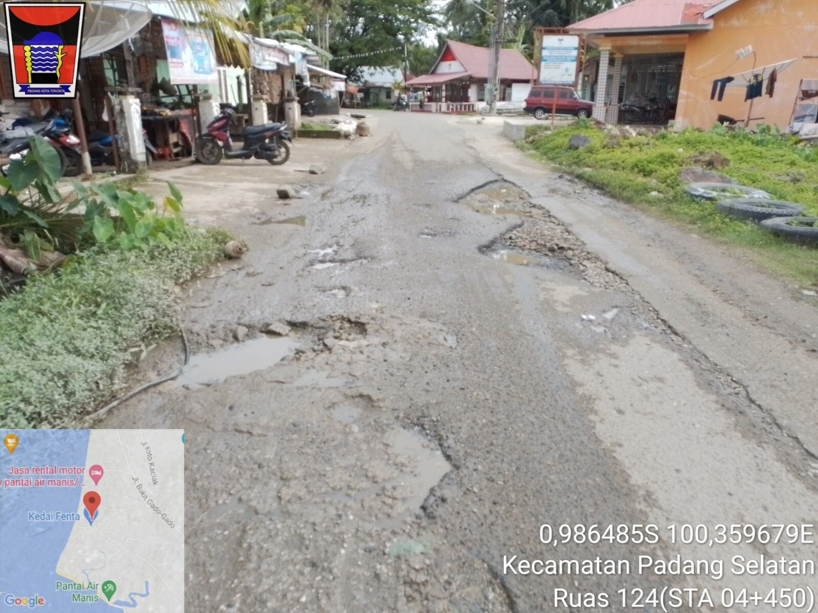 Kondisi jalan menuju objek wisata Pantai Airmanis yang mengalami rusak parah. Perbaikan oleh Dinas PUPR Kota Padang akan dilakukan Mei 2024 ini. (DOK DINAS PUPR KOTA PADANG)