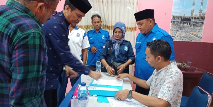 Genius Umar mendaftar ke PAN Kota Pariaman.