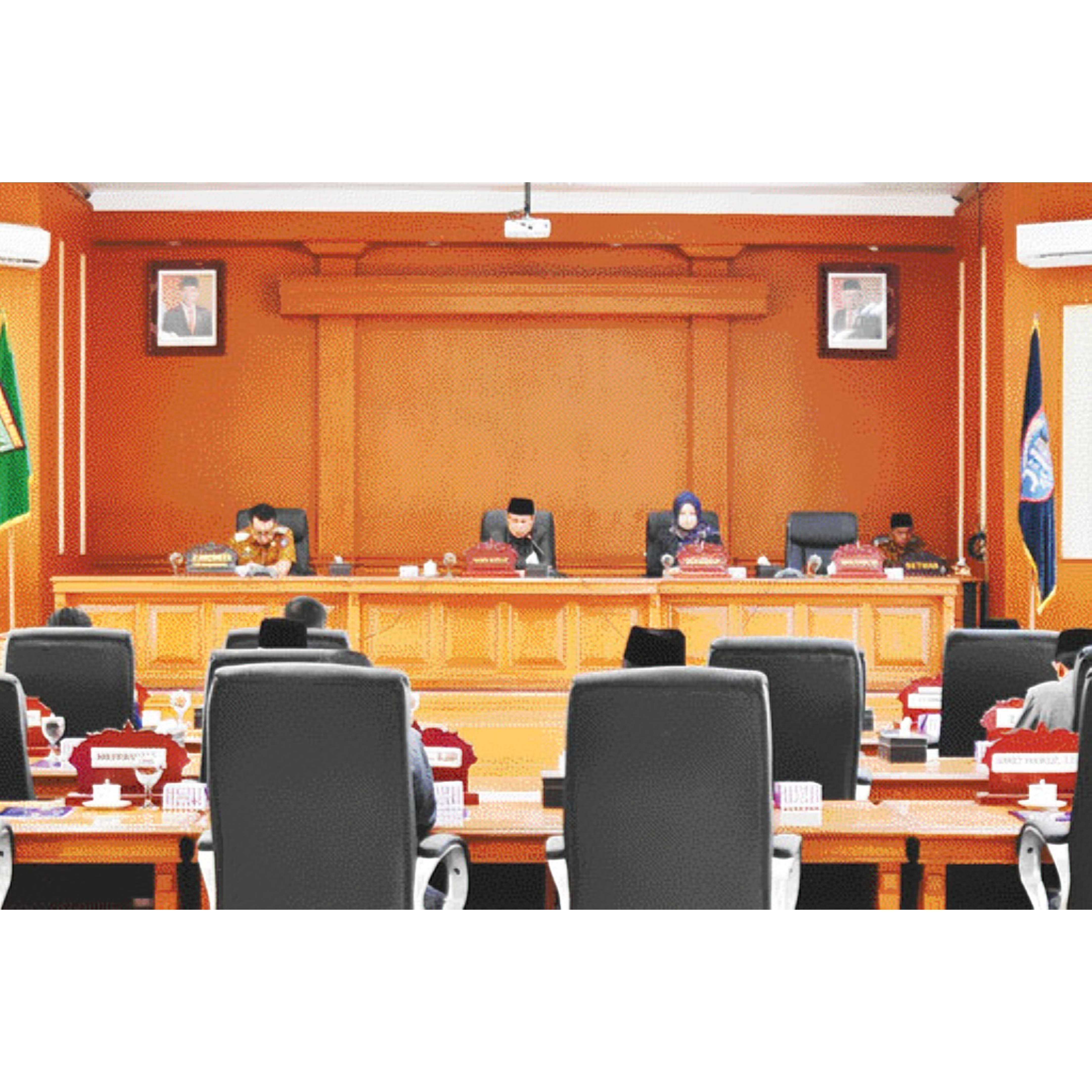 SERIUS: Sidang Paripurna tentang Ranperda Pertanggungjawaban Pelaksanaan APBD Kota Payakumbuh Tahun Anggaran 2023, Senin (29/4) lalu.(HUMAS DPRD PAYAKUMBUH UNTUK PADEK)