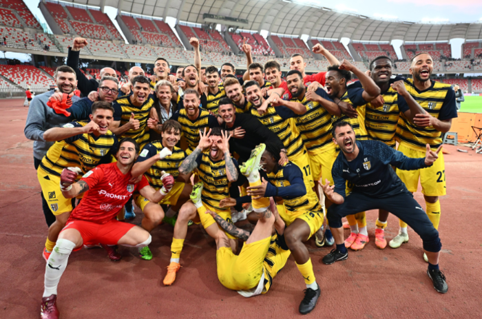 Parma promosi kembali ke Serie A setelah bermain imbang 1-1 melawan Bari pada Rabu malam (1/5/2024). (Foto: X Parma Calcio 1913)