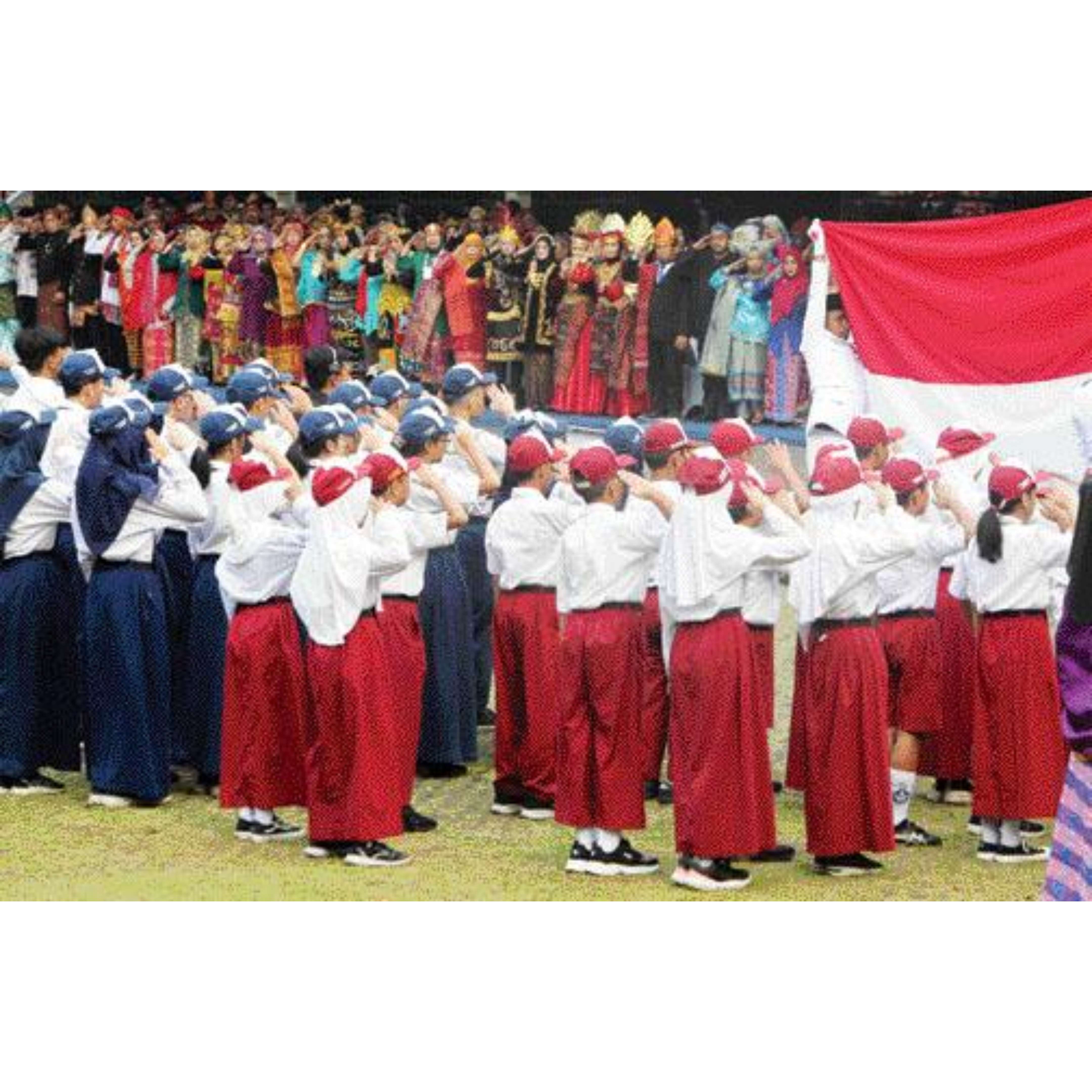 WAJAH PENDIDIKAN: Ratusan pelajar SD, SMP, SMA, perguruan tinggi dan dosen mengikuti peringatan Hari Pendidikan Nasional di Kemendikbud Ristek, kemarin.(MUHAMAD ALI/JPG)