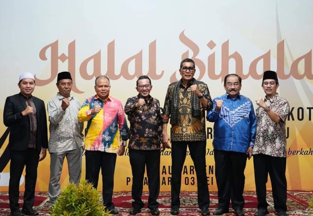 Bupati Tanahdatar Eka Putra menghadiri Halal Bihalal IKLB IX Koto di Riau Garden, Pekanbaru. (Foto: Prokopim)