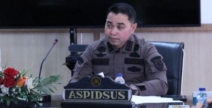 Aspidsus Kejati Sumbar, Hadiman.