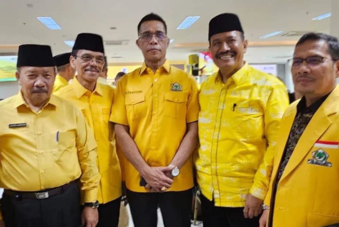 Adi Gunawan (paling kanan) bersama para calon kepala daerah lainnya saat menghadiri pengarahan DPP Partai Golkar pada awal April lalu.(Foto: IG AWR)