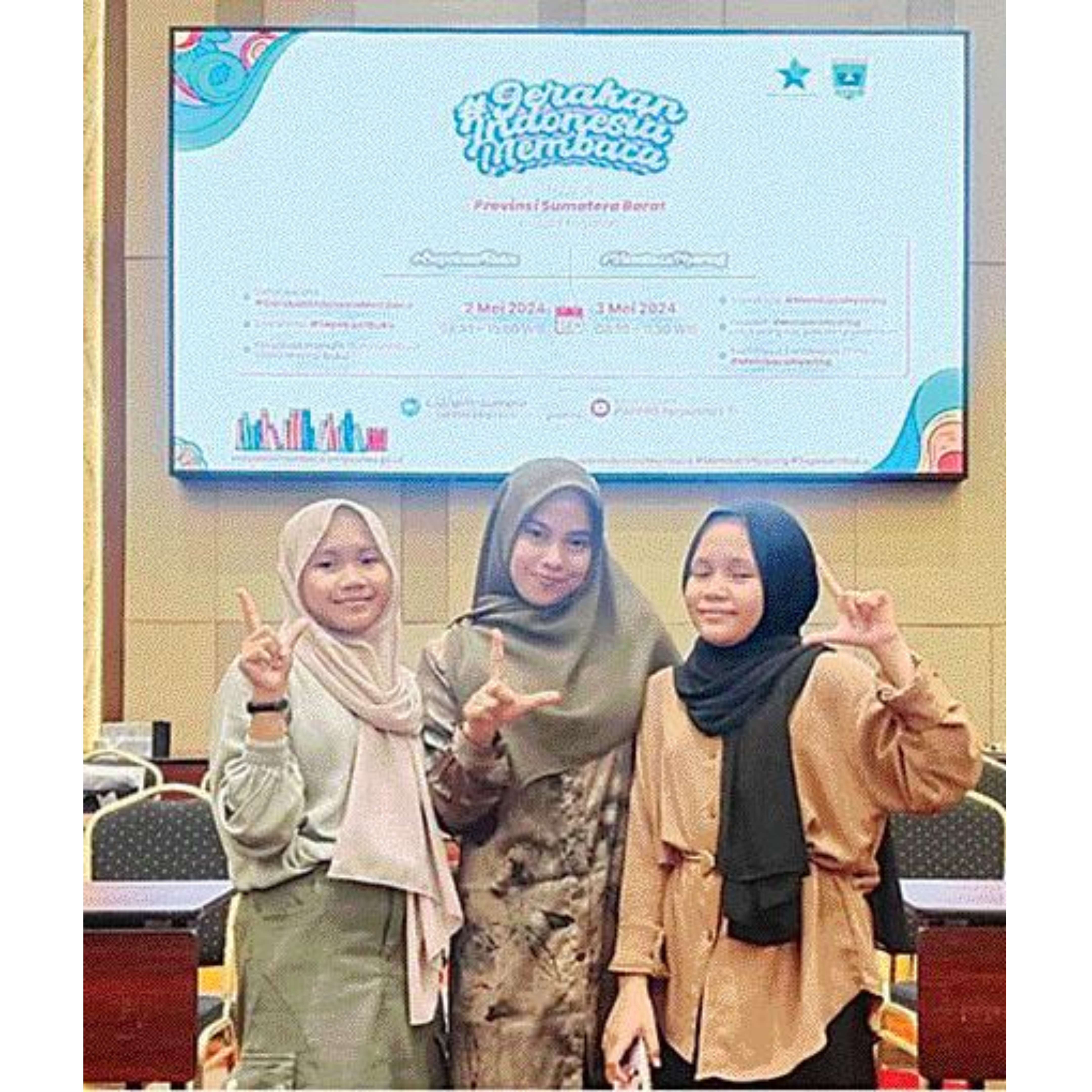 BERSEMANGAT: Guru SMPN 39 Padang saat ikut kegiatan Talkshow dan Workshop Sepekan Satu Buku di The ZHM Premiere Padang pada Kamis, 2 Mei 2024.(TIM LAMAN GURU)