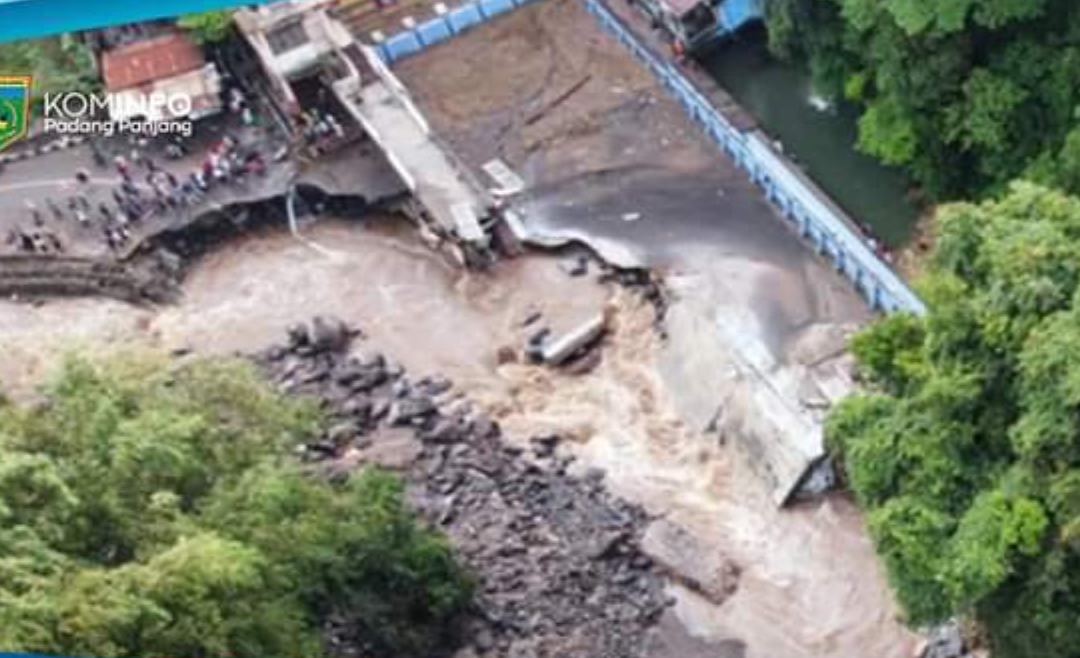 Dampak banjir bandang di Padangpanjang. (Foto Drone Diskominfo Padangpanjang)