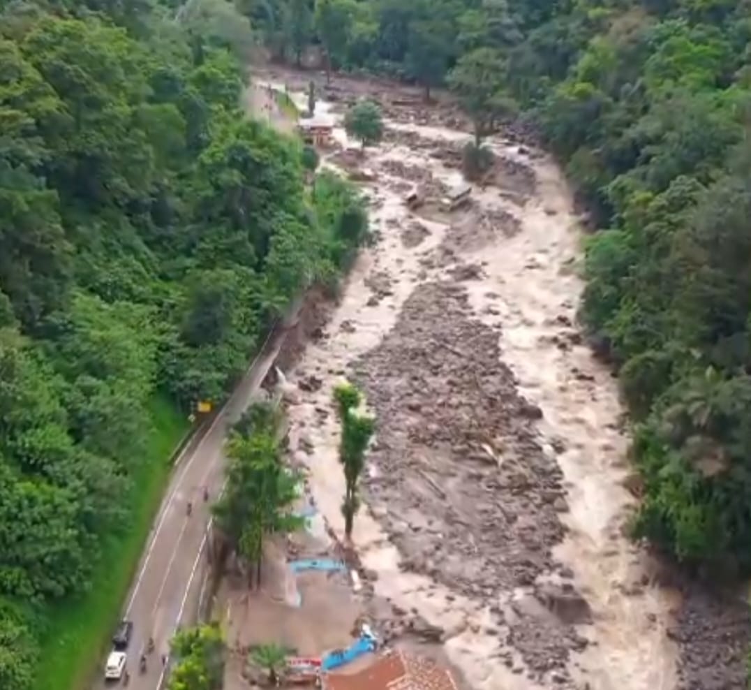Kondisi terkini di kawasan Lembah Anai yang terdampak parah akibat banjir bandang. (TANGKAPAN LAYAR INSTAGRAM BENI_FTR)