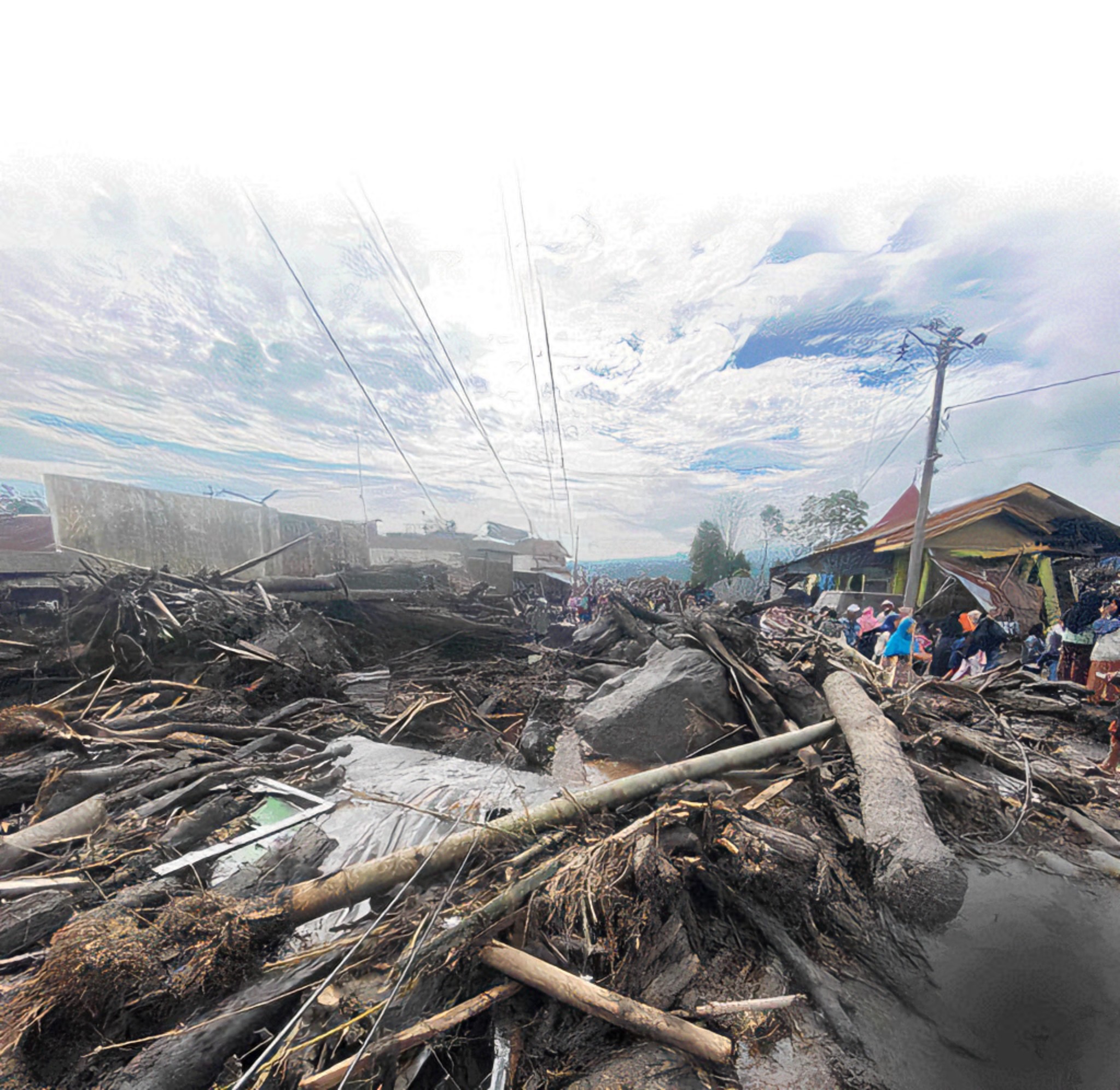 MAKAN KORBAN JIWA: Sejumlah rumah di Nagari Bukik Batabuah, Kecamatan Canduang, Kabupaten Agam diterjang galodo, sekitar pukul 23.00 WIB, Sabtu (11/5) .(SY RIDWAN/PADEK)