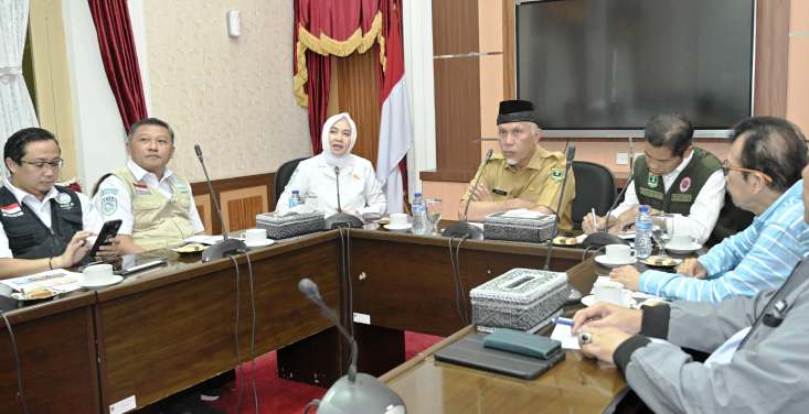 Pertemuan Kepala BMKG Prof Dwikorita Karnawati dengan Gubernur Sumbar Mahyeldi Ansharullah di Istana Gubernur Sumbar, Senin (13/05/2024).