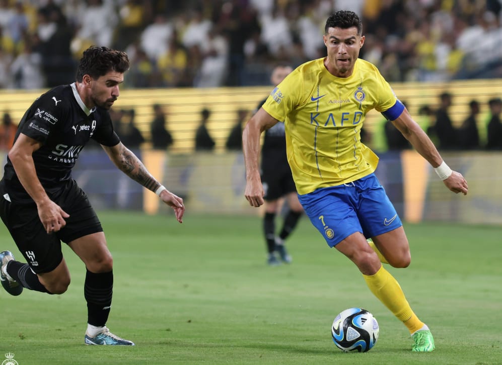 Cristiano Ronaldo memberikan umpan terciptanya gol Otavio menit pertama pertandingan Al Nassr melawan Al Hilal. (Foto: X Al Nassr)