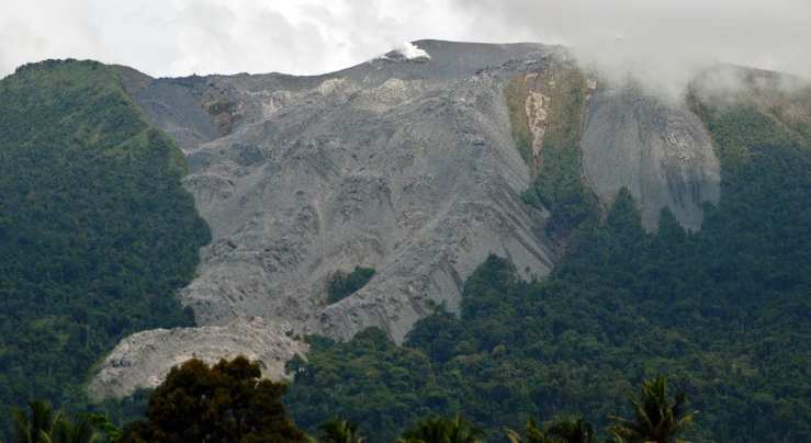 Status Gunungapi Ibu masih bertengger di Level IV (AWAS) sejak Kamis (16/5).