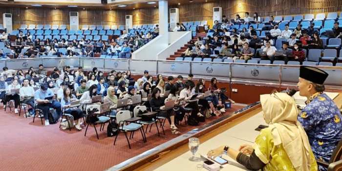 Pj Wako Roberia berkesempatan memberikan kuliah umum kepada mahasiswa S1 dan S2, Fakultas Hukum Universitas Indonesia (FHUI) di Auditorium Djokosoetono, Kampus UI Depok, Jawa Barat, Senin (20/5/2024).