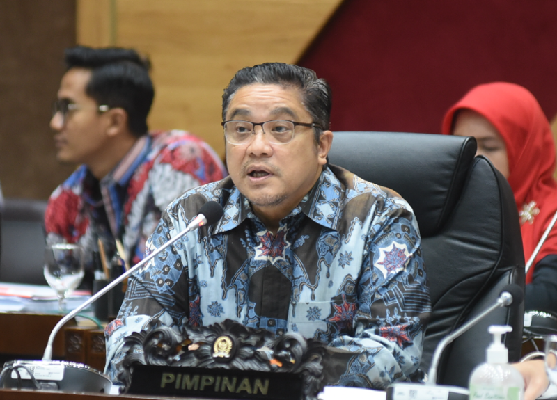 Wakil Ketua Komisi X DPR RI Dede Yusuf  saat rapat kerja dengan Mendikbud Ristek Nadiem Makarim di gedung DPR, Senayan, Jakarta, Selasa (21/5/2024). (Foto: Parlementaria DPR)