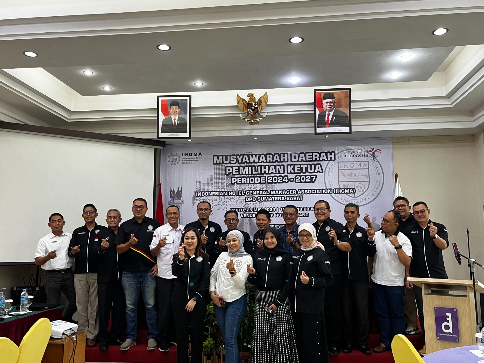 Potret kebersamaan anggota IHGMA DPD Sumbar usai kegiatan Musyarawah Daerah. (SHYNTIA/PADEK)