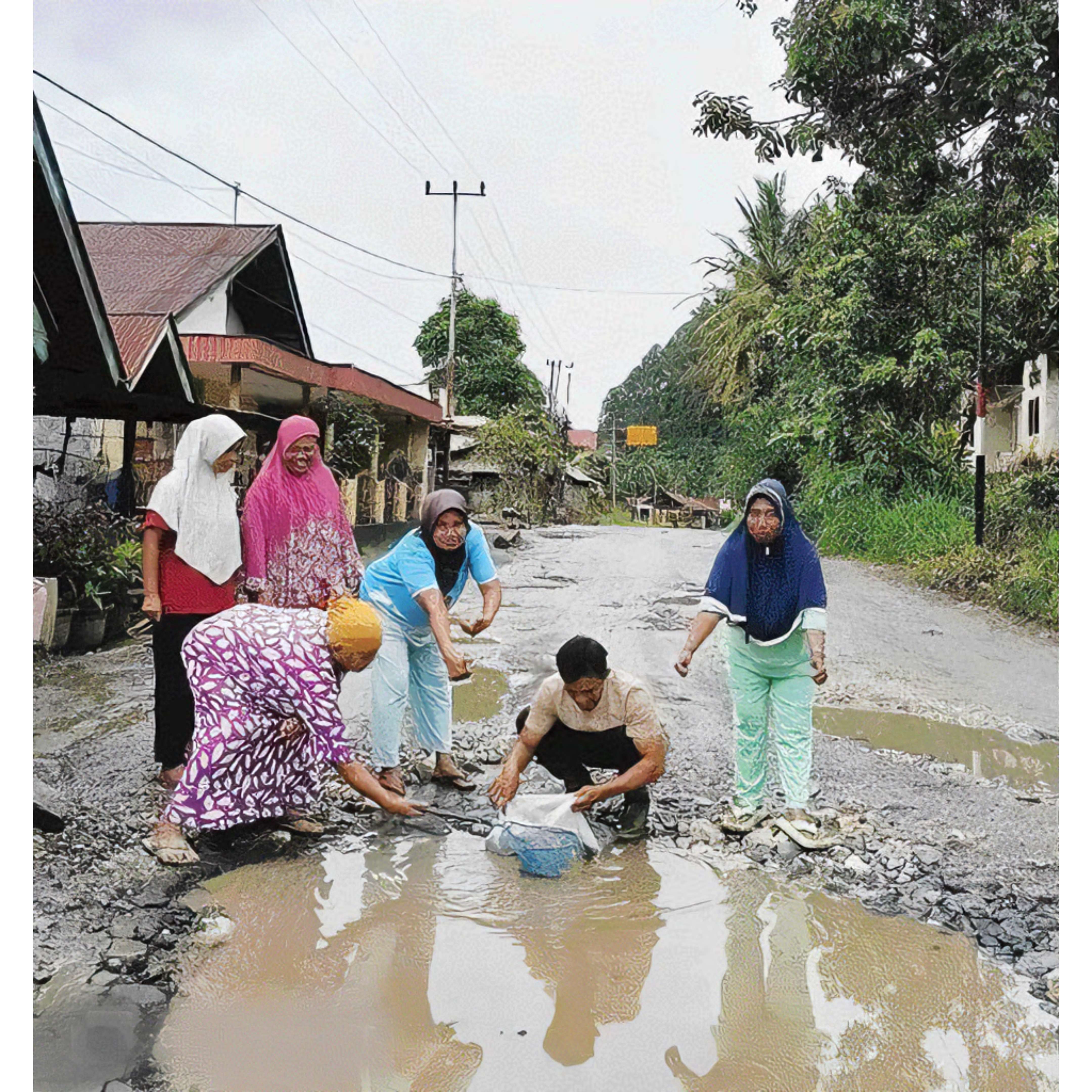 SINDIRAN: Warga luapkan kekecewaan dengan satire melepas benih ikan di badan jalan raya Payakumbuh- Lintau yang rusak dan tergenang air, kemarin.(FIDEL/PADEK)