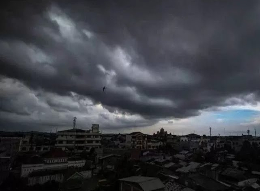 Ilustrasi awan hujan. (Foto: Dok. Jawapos com)