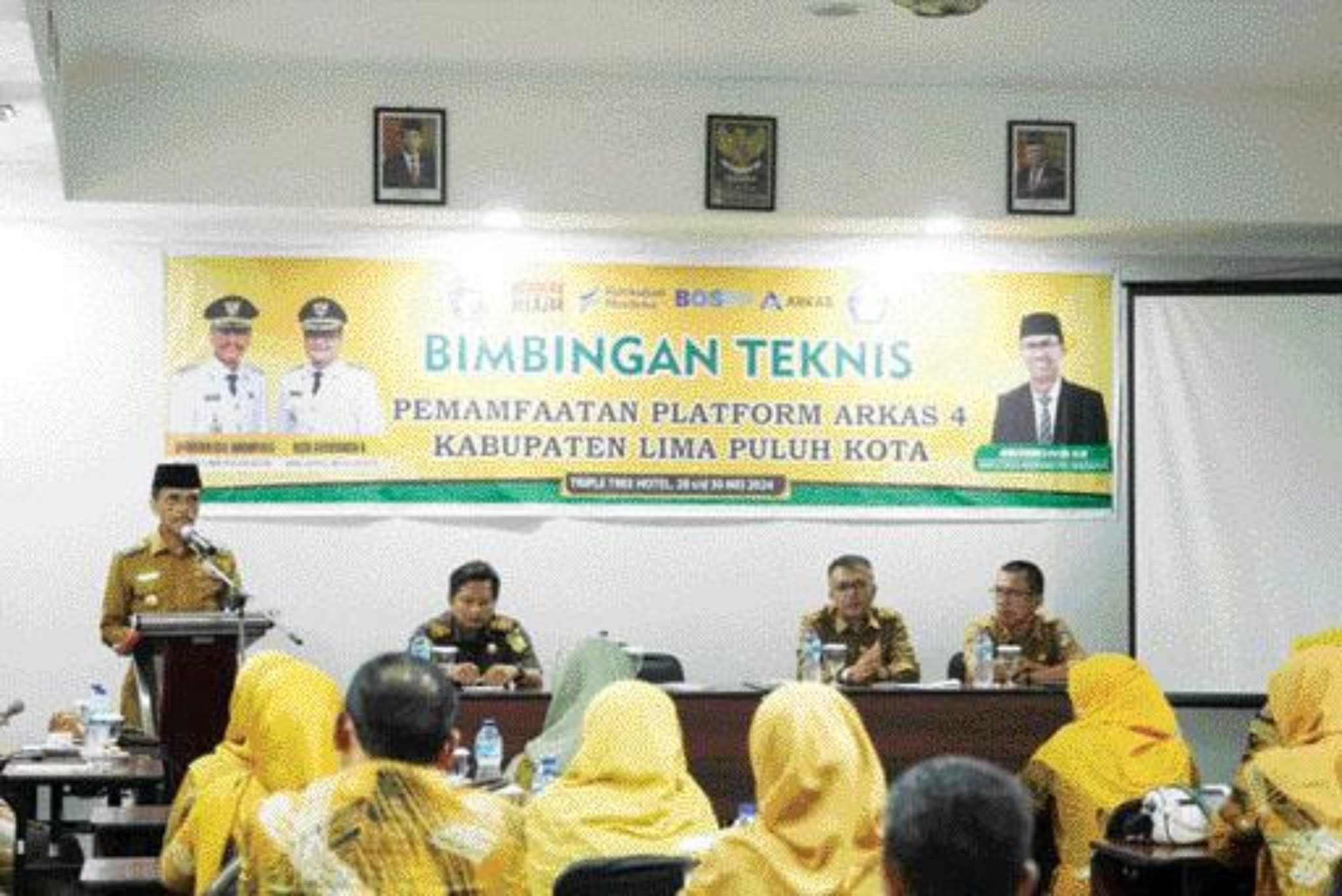 ARAHAN: Bupati Limapuluh Kota, Safaruddin Datuak Bandaro Rajo memberikan sambutan dalam kegiatan  Bimtek ARKAS, beberapa waktu lalu.(PEMKAB LIMAPULUH KOTA)