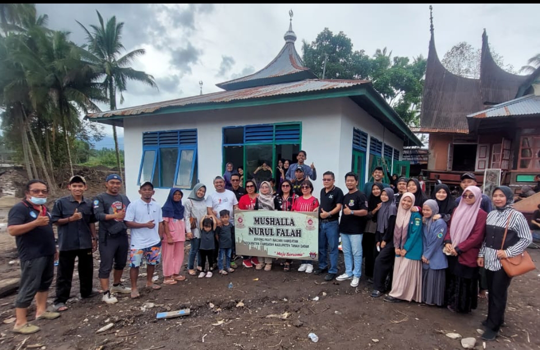 Forum Otto Ranah Minang merenovasi Mushala Nurul Falah di Jorong Panti, Kecamatan Rambatan, yang terdampak banjir bandang di Kabupaten Tanahdatar. (Foto: Dok. FORM)