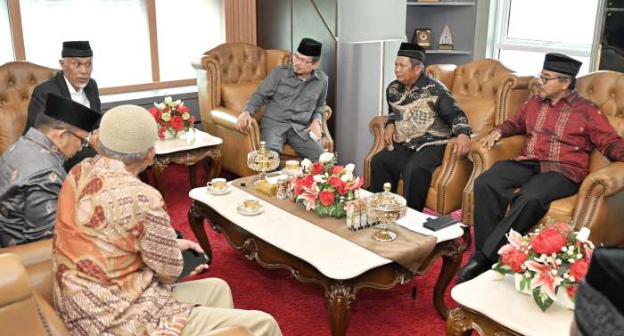 Mahyeldi menerima audiensi KAN Nagari Gunuang, KAN Nagari Guguak, dan KAN Nagari Anduriang di Rapat Ruang Kantor Gubernur, Jumat (31/5/2024).