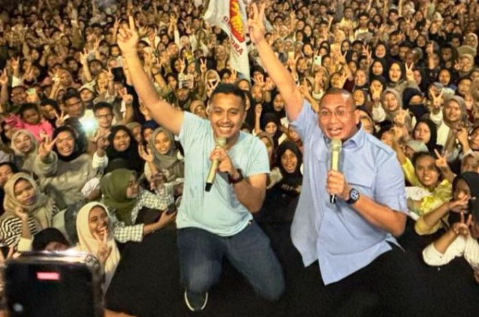 Vasco Ruseimy (kiri) bersama Andre Rosiade.