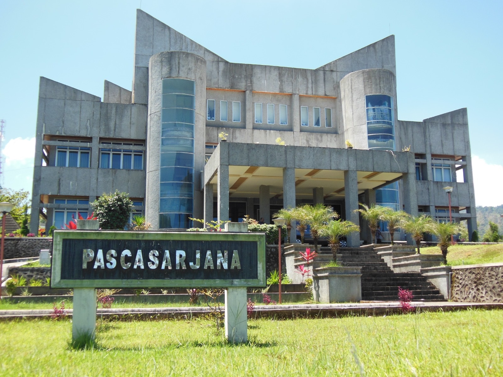 Suasana terbaru di Gedung Pascasarjana Universitas Andalas beberapa waktu lalu. (DOKUMENTASI UNAND)