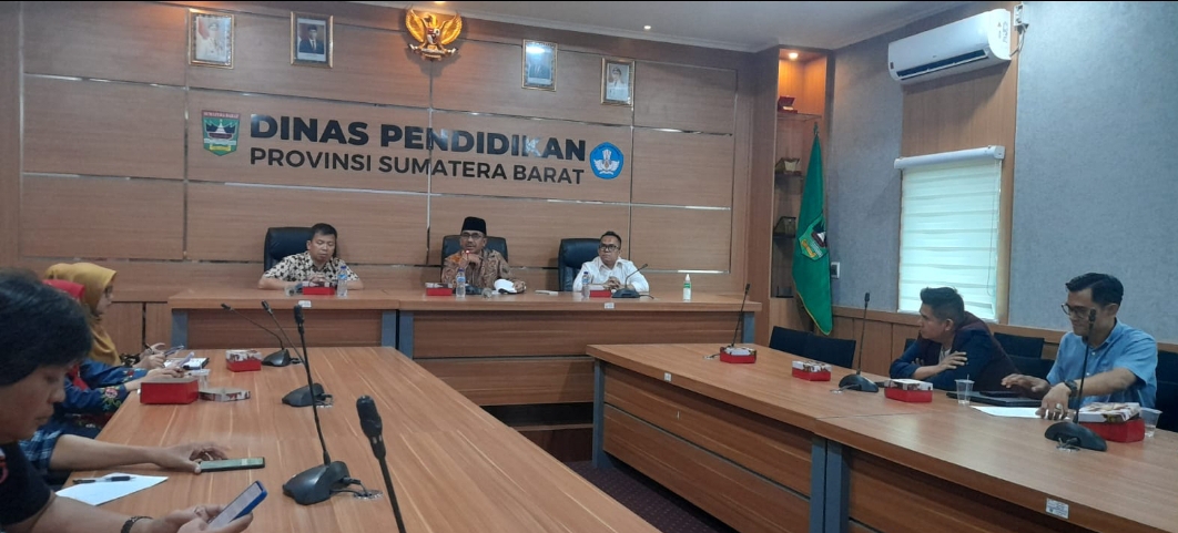 Kepala Dinas Pendidikan Sumbar Barlius ekspose PPDB 2024.