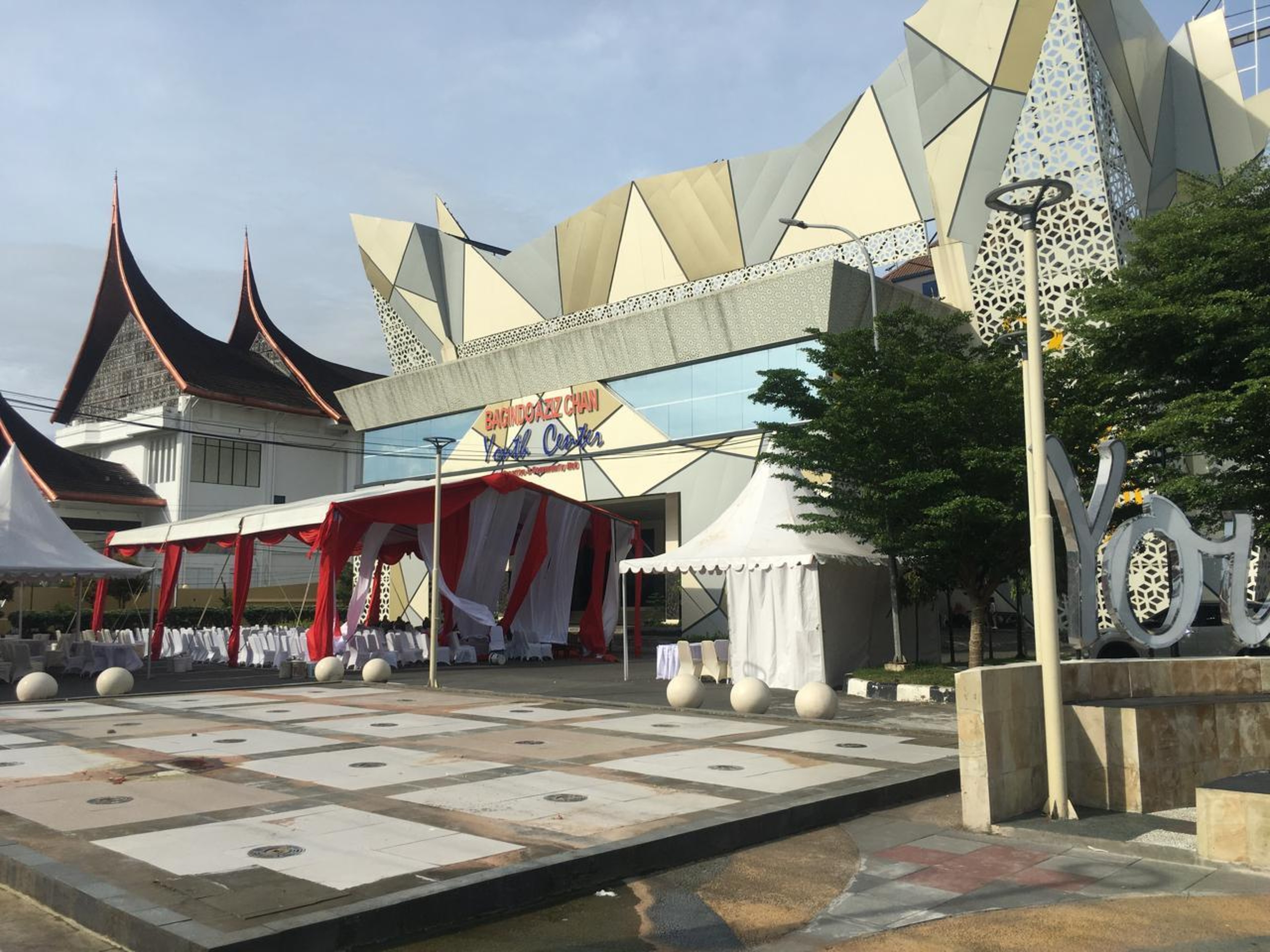 GEDUNG Bagindo Aziz Chan Youth Center Padang yang terlihat megah berlokasi di Jalan Bagindo Aziz Chan, Padang.(SILVINA FADHILAH/PADEK)