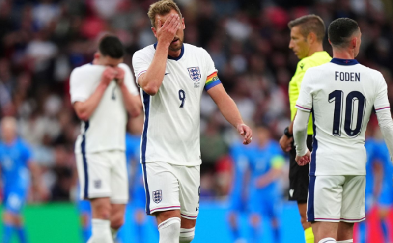 Reaksi Harry Kane setelah Jon Dagur Thorsteinsson mencetak gol kemenangan Islandia,  tim peringkat 72 dunia, di Wembley dalam laga pemanasan terakhir jelang Euro 2024. (Foto: Sky Sports)
