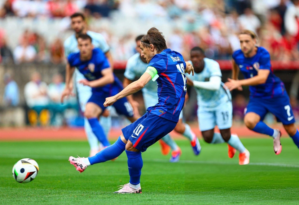 Luka Modric menjadi pahlawan timnya usai sukses mengeksekusi penalti dengan sempurna ke gawang Portugal. (Foto: X Croatia Footy)