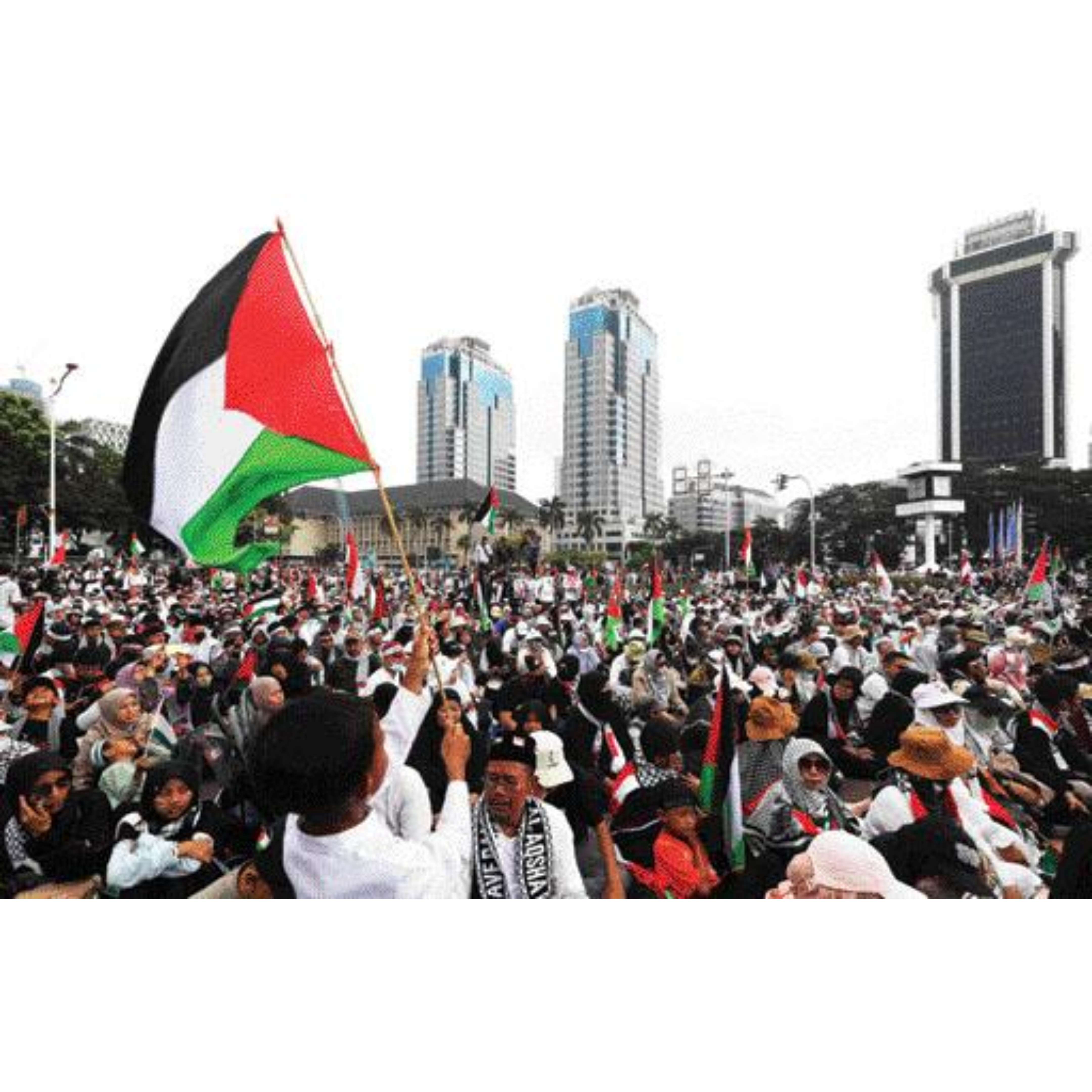 STOP PEMBATAIAN MASSAL: Ribuan massa melakukan aksi Bermiliar Dukungan untuk Gaza & Palestina di Patung Kuda, Monas, Jakarta, kemarin.(FEDRIK TARIGAN/JPG)