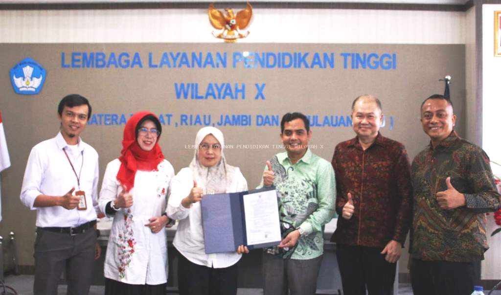 Penyerahan SK Guru Besar UNAMA