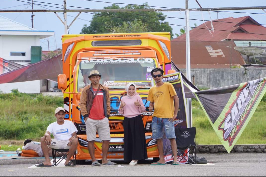 Salah satu peserta Car Meet UP dan Truck Modification, di Lapangan Bancalaweh, Padangpanjang. (Foto: Kominfo Padangpanjang)