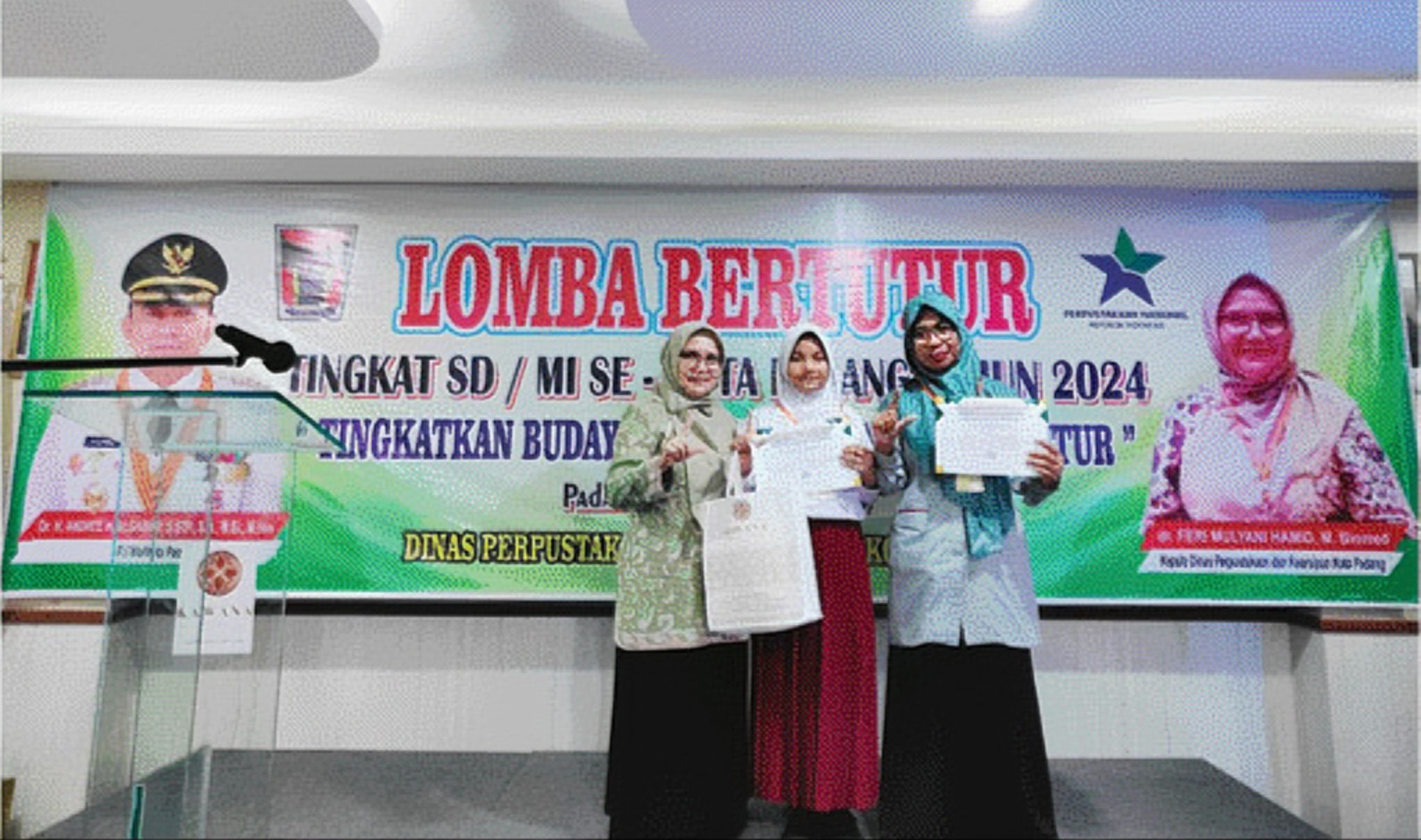 SUPER HERO: Para murid SD Negeri 19 Baringin mengenakan kostum karakter ksatria lingkungan. (TIM LAMAN GURU)