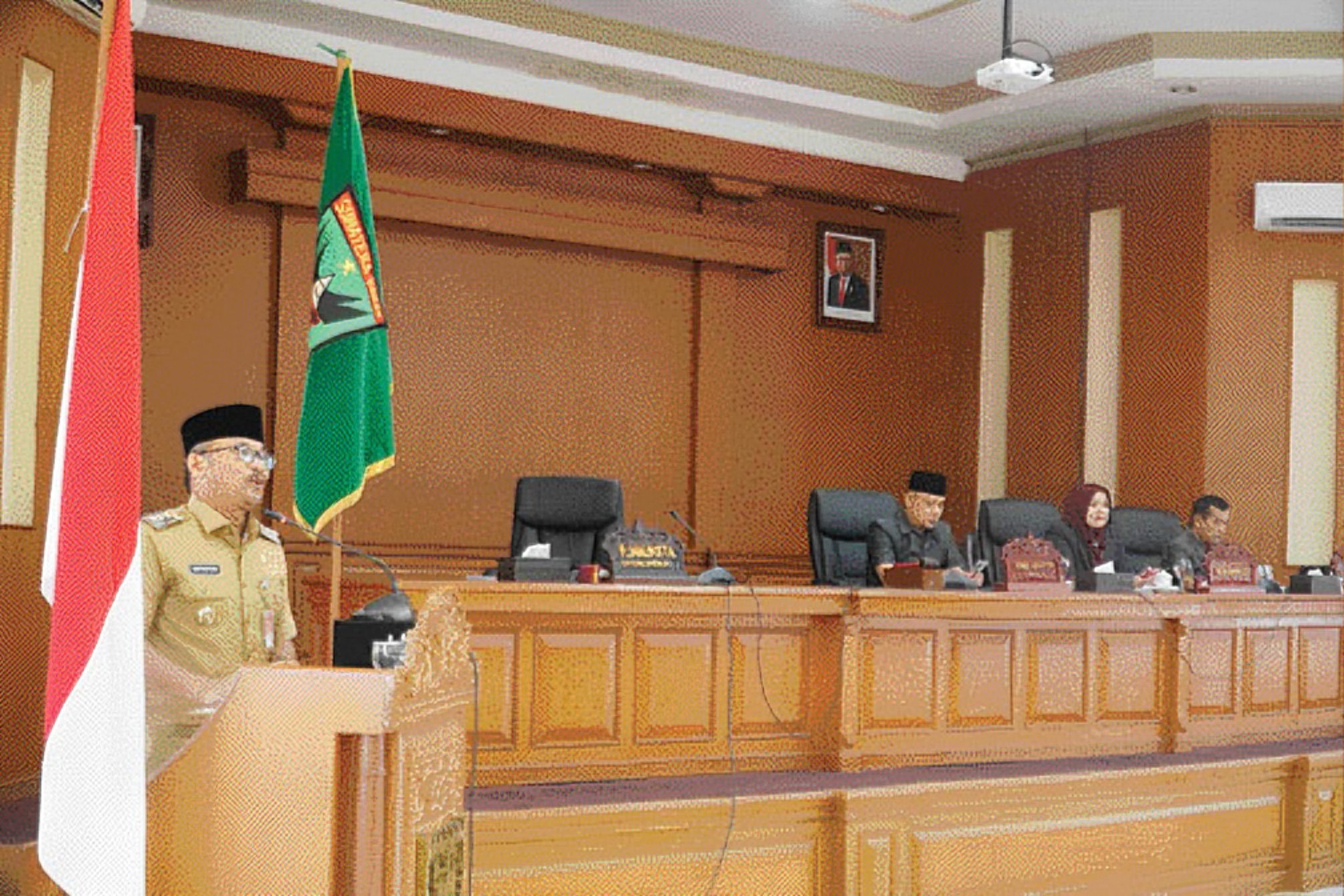 SAMPAIKAN HASIL: Pj Wali Kota Payakumbuh Suprayitno saat rapat pembahasan Rencana Pembangunan Jangka Panjang Daerah Payakumbuh Tahun 2025-2045 beberapa waktu laku.(DOK. PEMKO PAYAKUMBUH FOR PADEK)