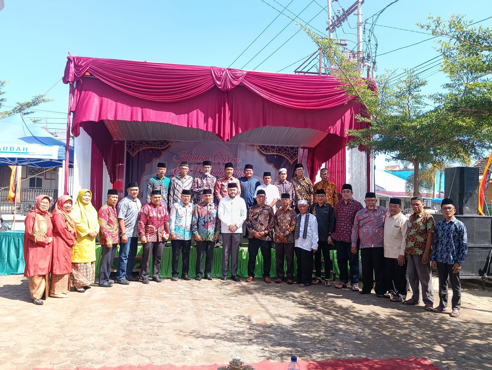 Bakal calon Wali Kota Padang Fadly Amran menghadiri acara Khatam Al Quran di Masjid At Taubah, Kecamatan Lubukbegalung, beberapa waktu lalu. (TIM FADLY AMRAN)