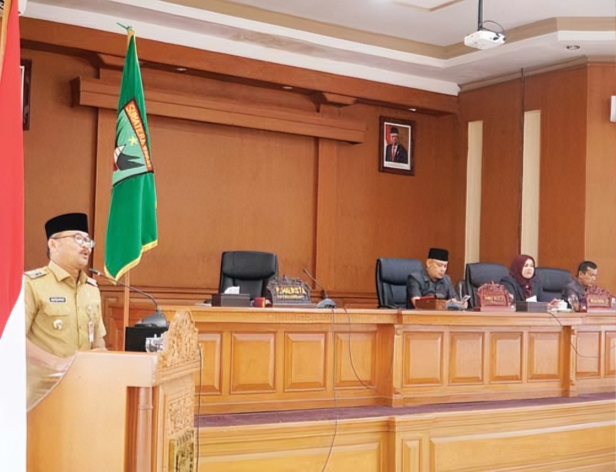 BERI PEMAPARAN: Penjabat Wali Kota Payakumbuh Suprayitno saat beri pemaparan saat paripurna beberapa waktu lalu.(DOKUMEN PEMKO PAYAKUMBUH UNTUK PADEK)