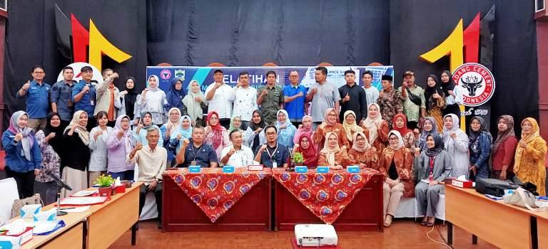 Sebanyak 40 pelaku usaha kecil mendapat pelatihan Manajemen Bisnis dan Manajemen Keuangan oleh PT Semen Padang. (Humas PTSP)