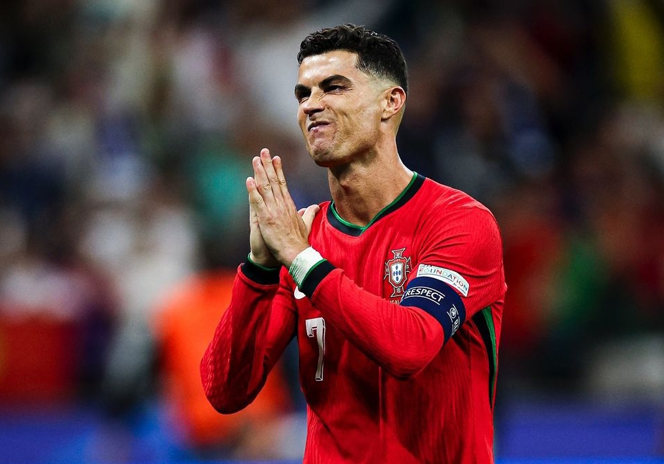 Selebrasi Bintang Portugal Cristiano Ronaldo setelah berhasil mengeksekusi tendangan adu penalti ke gawang Slovenia. (Foto: Instagram @cristiano)