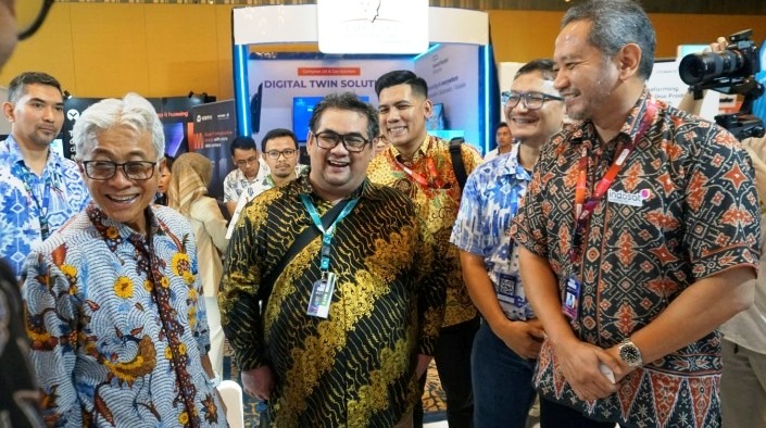 SVP Head of B2B Strategic Enterprise Account Indosat Lisbon Simangunsong, Kepala SKK Migas Dwi Soetjipto dan EVP Head of Tech Co. Indosat Seno Soemadji saat acara Raker TI di Bali beberapa waktu lalu.