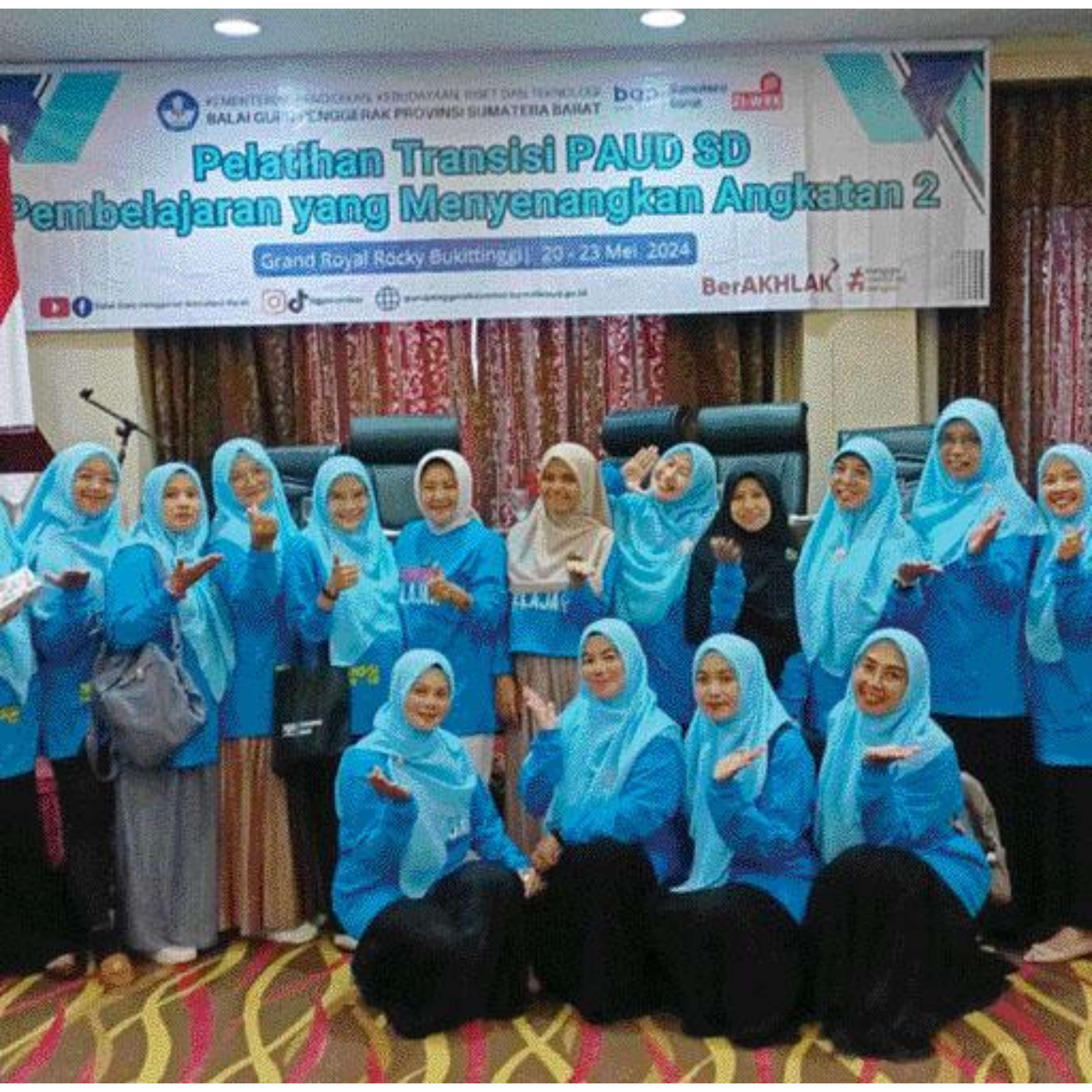 SENANG: Sejumlah guru UPTD SD Negeri 02 Pangkalan usai mengikuti pelatihan transisi PAUD SD yang menyenangkan.(TIM LAMAN GURU)